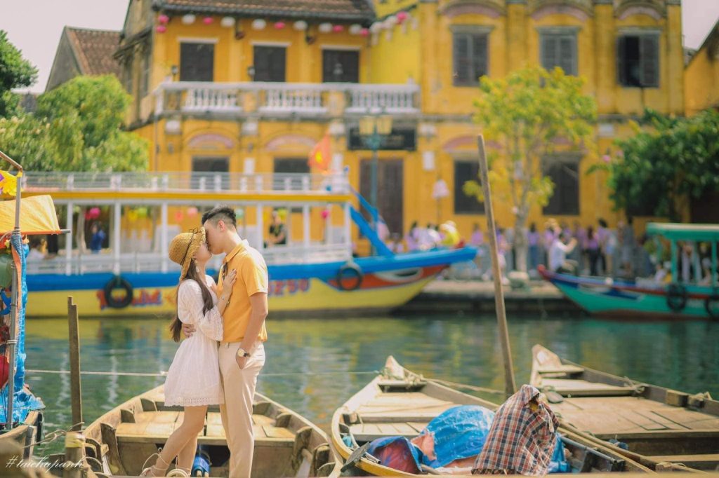 Couple posing on the bridge under morning sunlight