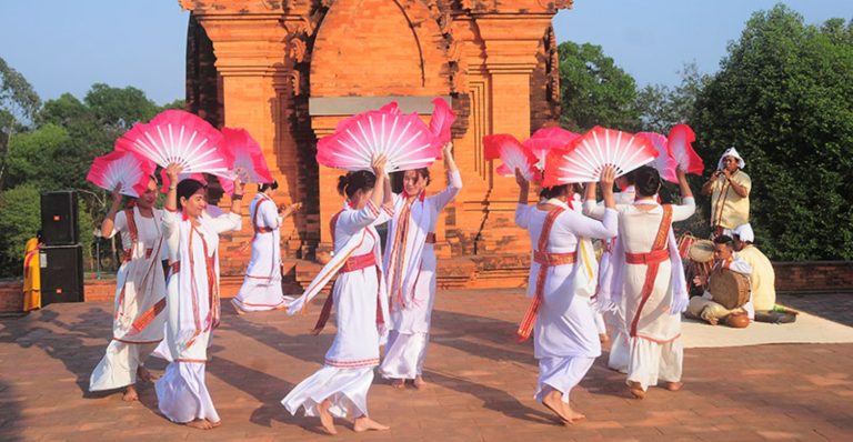 Vietnam festival tour traditional Cham dance Da Nang