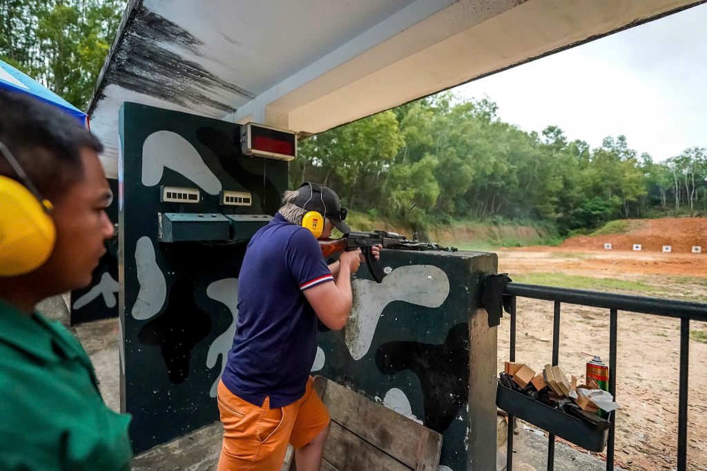 tourists at the shooting range