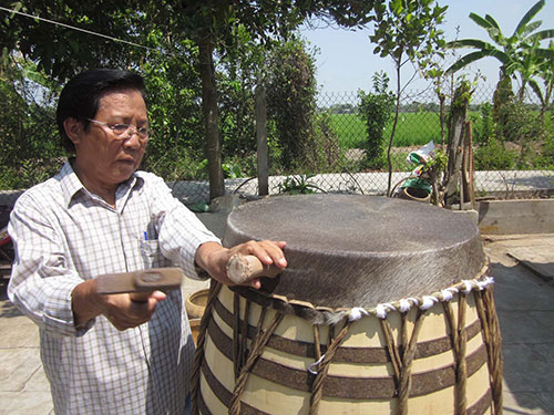 Artisan stretching drum skin