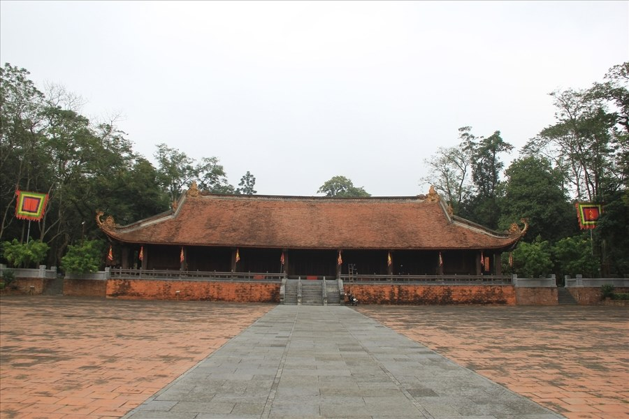 Main gate of Lam Kinh with traditional architecture
